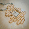 Sklejkowy medal Prison Runner z motywem muru i napisem "Prison Runner"